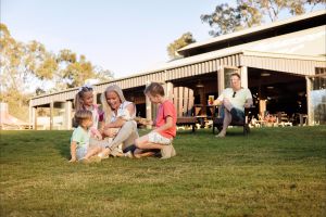 Paradise Country Farmstay - Accommodation QLD